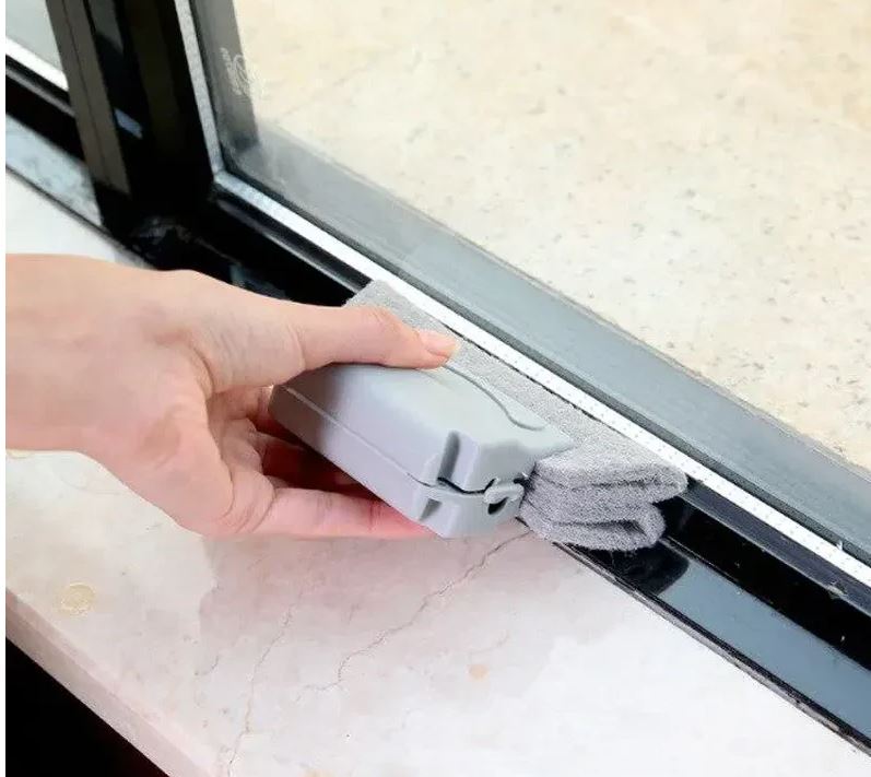 WINDOW CLEANING BRUSH / أداة تنظيف الأماكن الضيقة